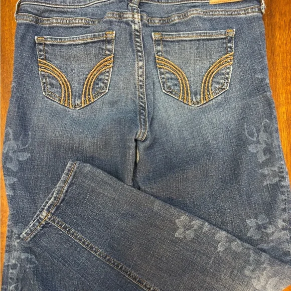 Hollister Capris With Flower Pattern - Picture 2 of 4